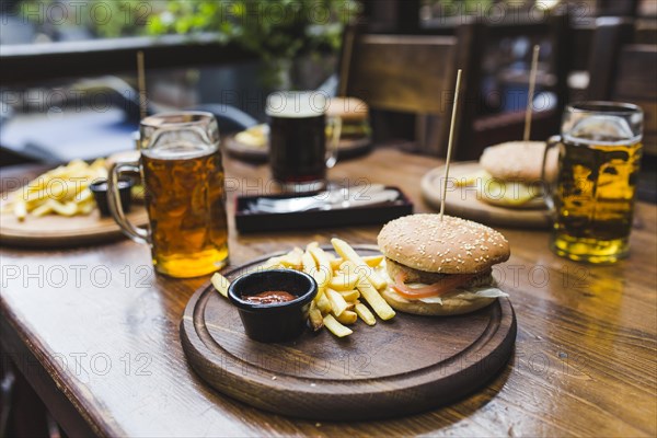 Hamburger table restaurant