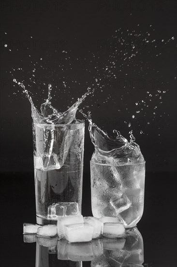 Splashes water transparent glasses
