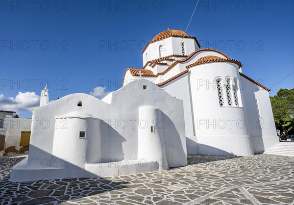 Chapel of Agios Antonios and Greek Orthodox Church of Metamorfosi Sotiros