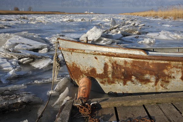 Ice conditions on the Weser after the shutdown of the Unterweser nuclear power plant