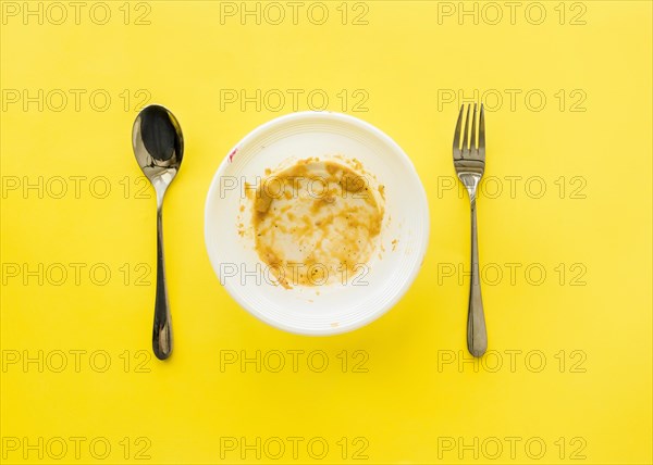 Top view dirty plate with cutlery table