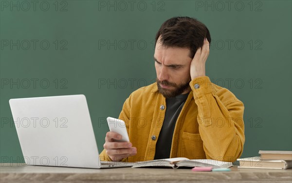 Stressed man working laptop_3