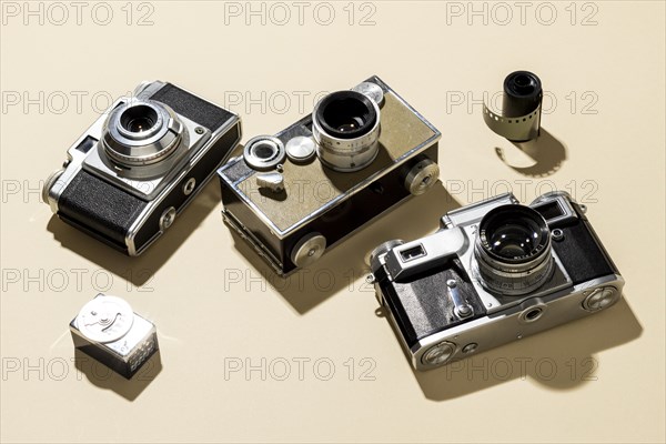 Vintage cameras composition_2