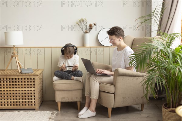 Full shot parent kid with devices