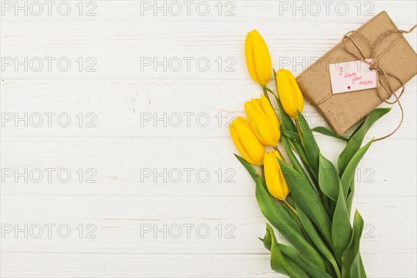 I love you mom inscription with gift tulips