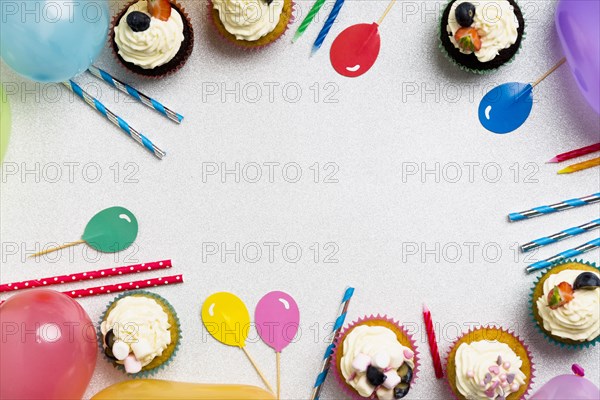 Cupcakes with air balloons candles table