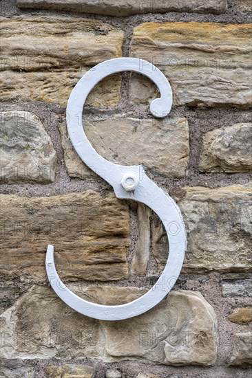 Wall anchor