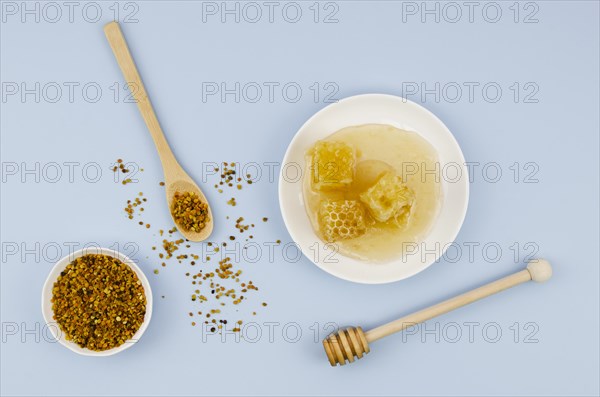 Top view pollen with honeycombs dipper