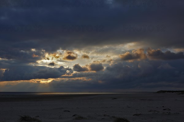 View into the mudflats to the north on the island of Minsener Oog