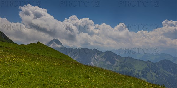 Mountain panorama from Laufbacher Eck-Weg