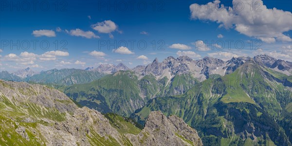 Mountain panorama from the Krumbacher Hoehenweg to the Allgaeu main ridge