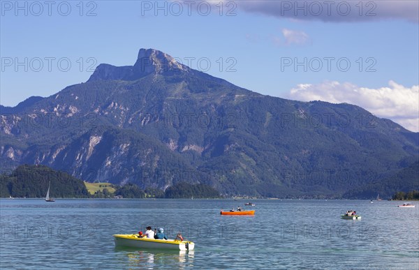 Electric boats on Lake Mondsee with Schafberg