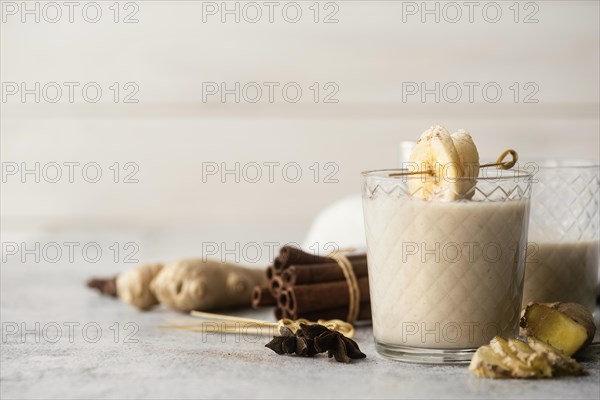 Arrangement with banana smoothie