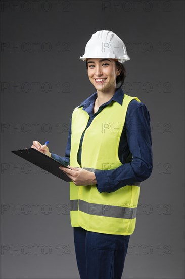 Portrait female engineer with clipboard_2
