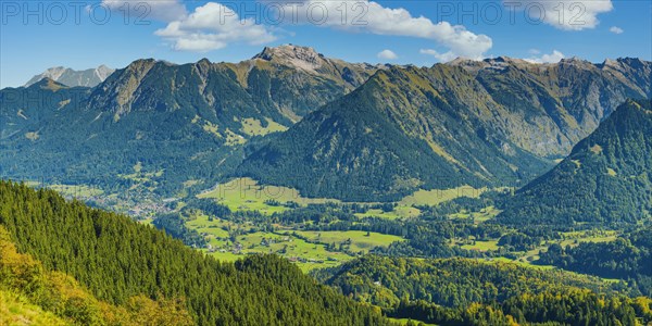 Mountain panorama from Soellereck to Stillachtal and Oberstdorf