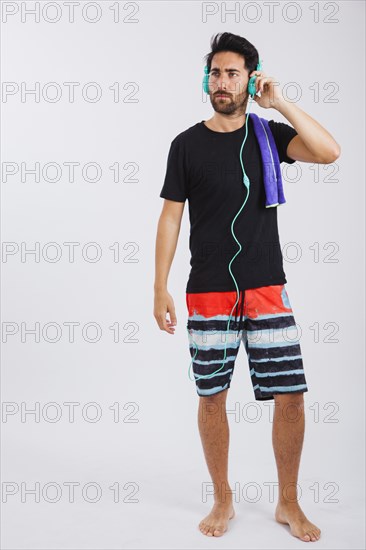 Man summer wear listening music