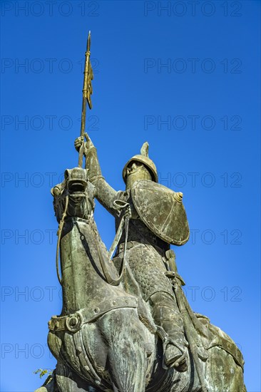 Statue of Vimara Peres in front of the Se do Porto Cathedral