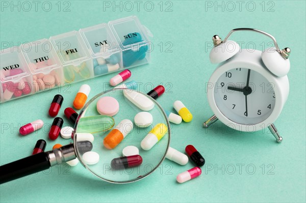 High angle magnifier with pills