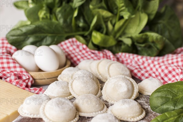 Circular raw ravioli with spinach eggs