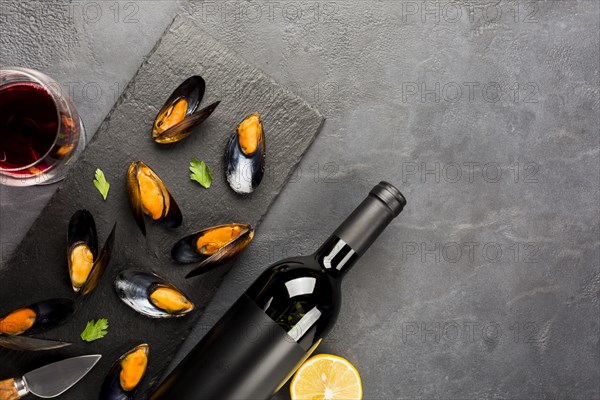 Flat lay cooked mussels wine with copyspace