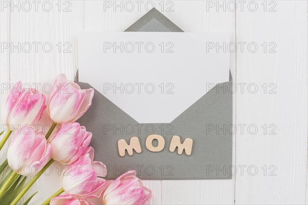 Frame envelope with word mom tulips