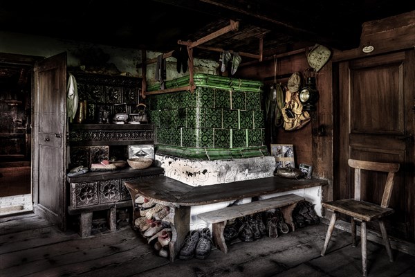 Living room with tiled stove in the historic Kaltwasserhof