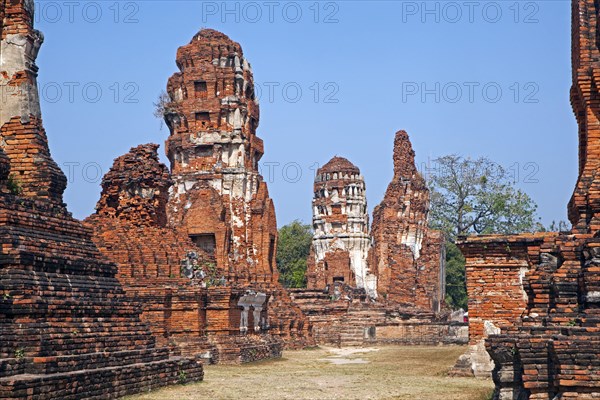 Ruined Buddhist stupas at Wat Mahathat in the Ayutthaya Historical Park