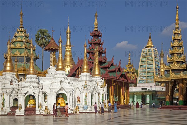 Golden stupas in the Shwedagon Zedi Daw Pagoda at Yangon