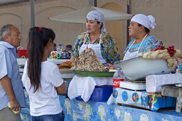 Women selling naryn