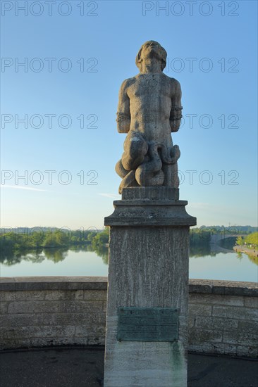 War memorial by Richard Rother