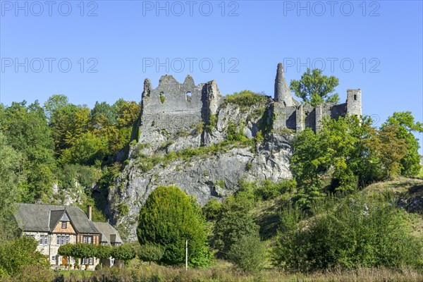 Chateau de Montaigle in summer