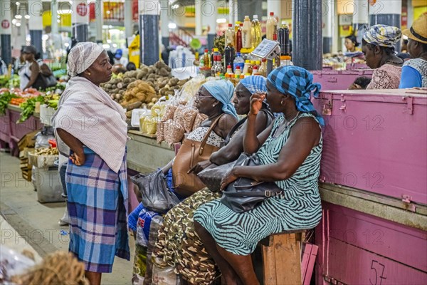 Creole women at the Centrale Markt