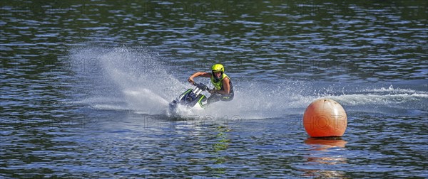 Jet ski