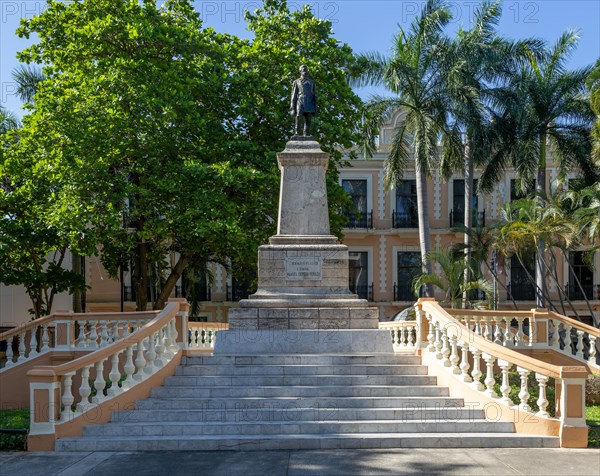 Statue of General Manuel Cepeda Peraza