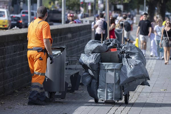 Employee of the refuse collection