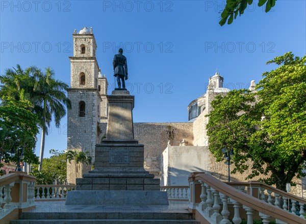 Statue of General Manuel Cepeda Peraza