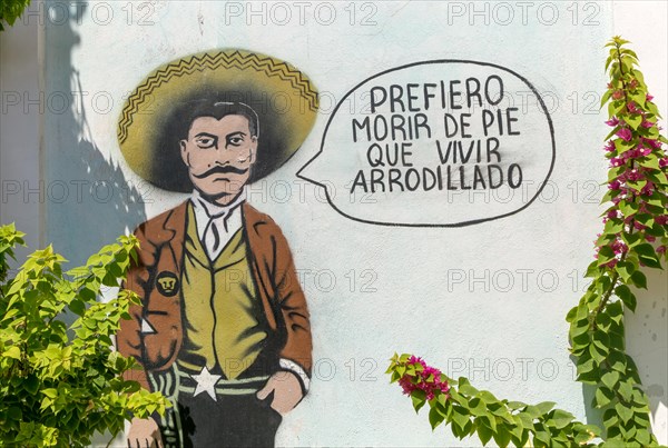 Prefiero morir de pie que vivir arrodillado I'd rather die standing than live kneeling