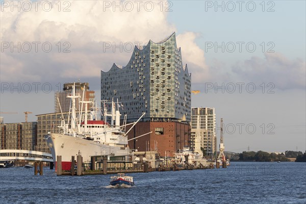 A barge underway on the Elbe