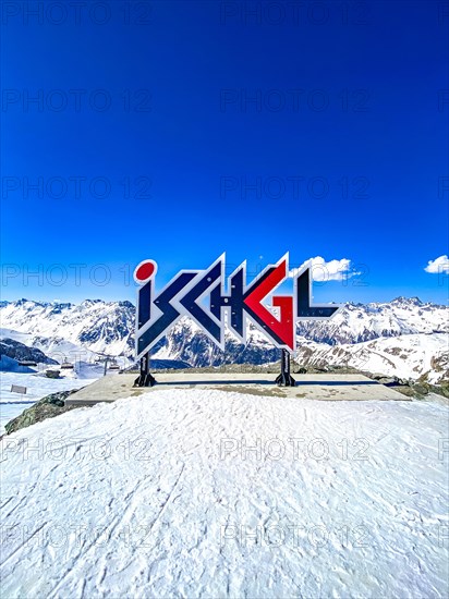 Selfie spot on the Viderjoch in the ski area of Ischgl