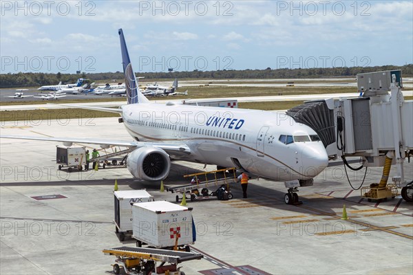 United Airlines Boeing 737 plane at Cancun airport