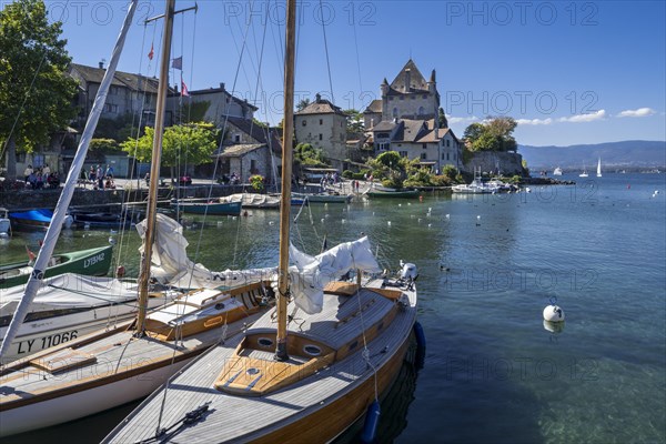 Sailing boats in front of the Chateau d'Yvoire