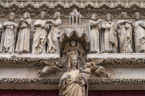 Figures on the west facade of Notre Dame d'Amiens Cathedral