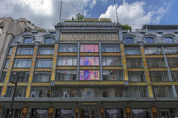Facade of the exclusive department stores' Samaritaine
