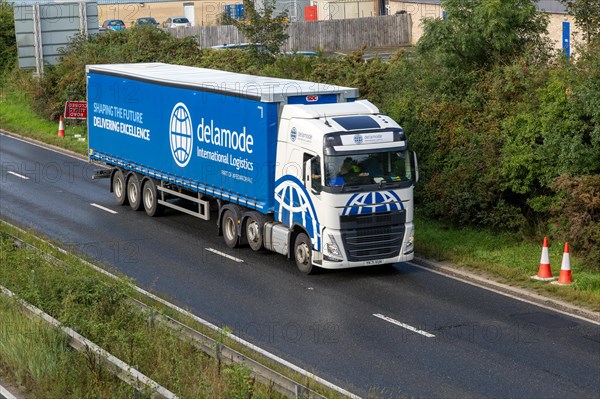 Delamode International Logistics lorry