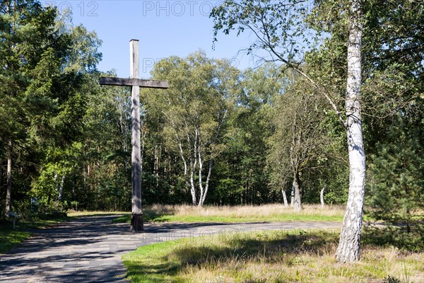 Wooden cross by the wayside