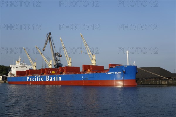 Pacific Basin bulk carrier docked at SEA-invest