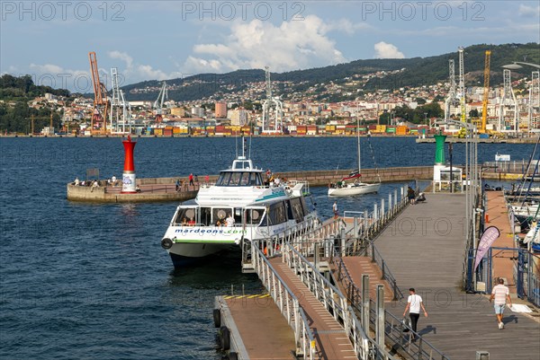 Mar de Ons ferry boat waterfront area quayside ferry terminal Peirao Muelle de Cies