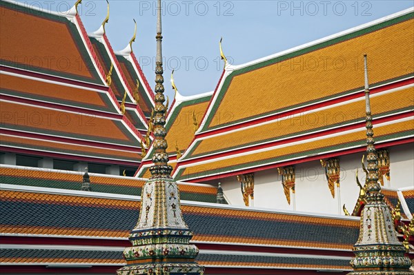 Decorated stupas