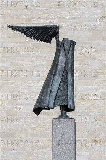 Sculpture De Eenvleugelige by artist Nis Schmidt at the Premonstratensian Averbode Abbey