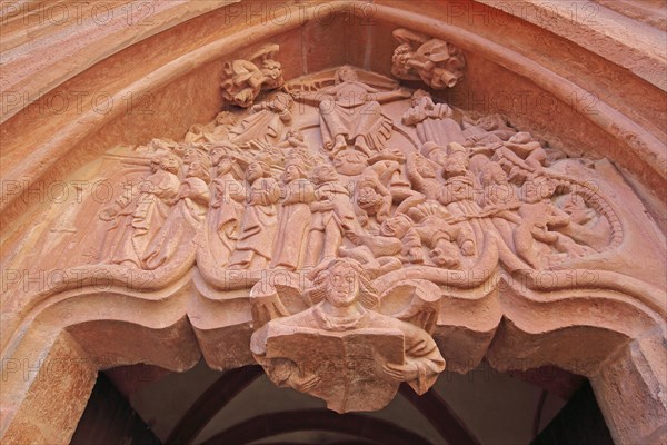 Tympanum with relief on the Last Judgement